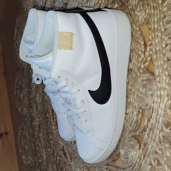 Nike Other - Men's size 9 Nike Blazer MID '77
